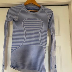 lulu lemon long sleeve size 4